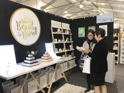 customer at natures beauty gift fair in 2017
