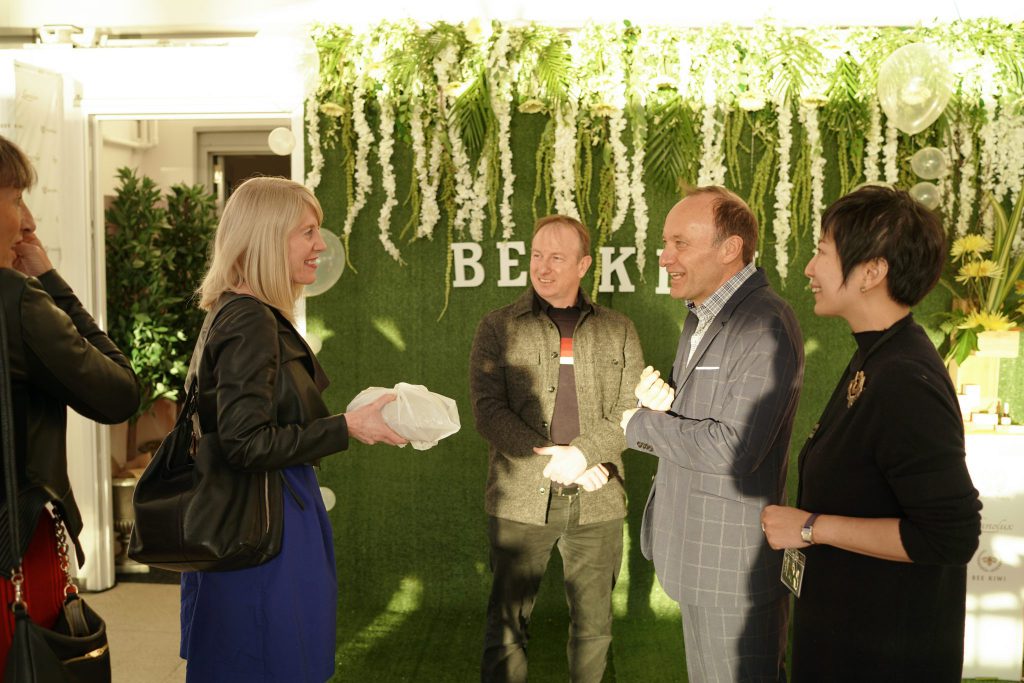 bee kiwi event ceo with guests